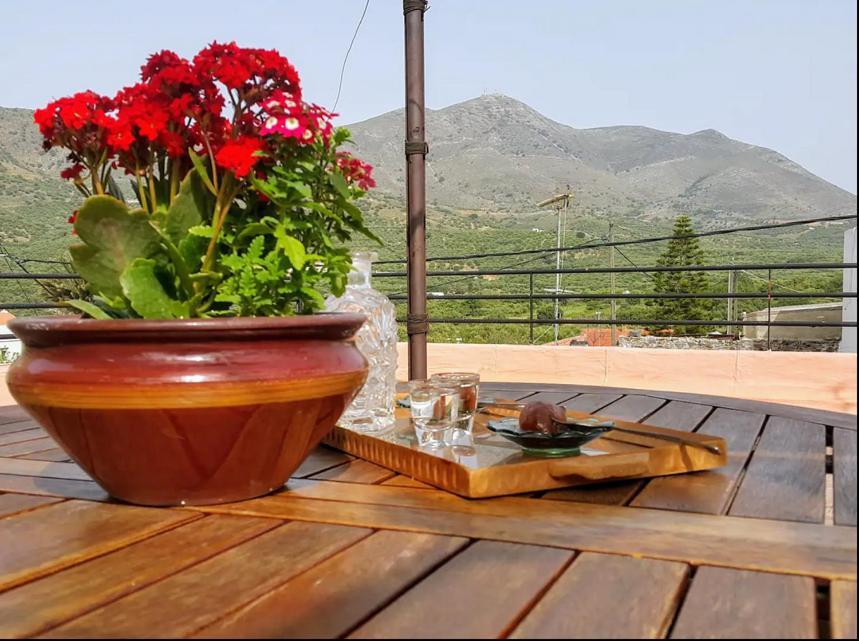 Traditional Residence With Terrace Latsida Экстерьер фото