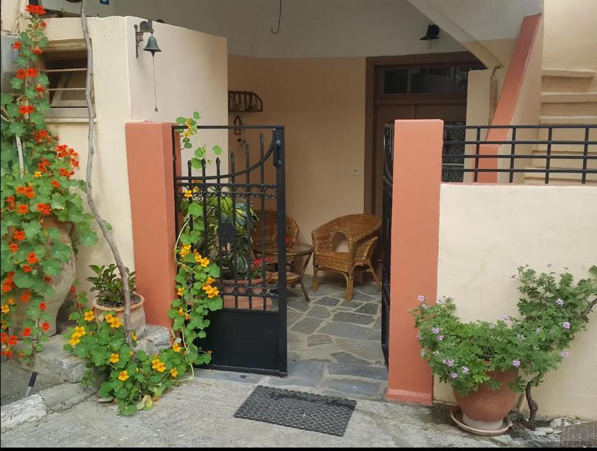 Traditional Residence With Terrace Latsida Экстерьер фото